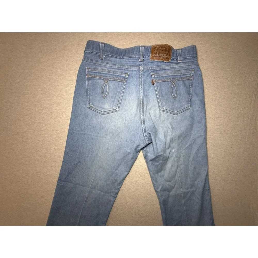 Levi's Older Light Weight Blue Jeans 34x30 Men's Well Worn Comfortable Fit.